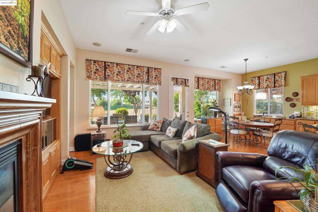 Brentwood, CA 94513-6904,910 Suntan Lane