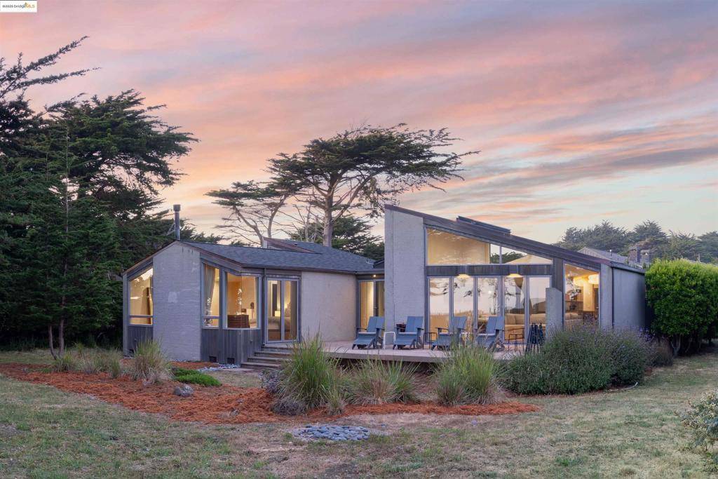 275 Broad Reach, CA 95497
