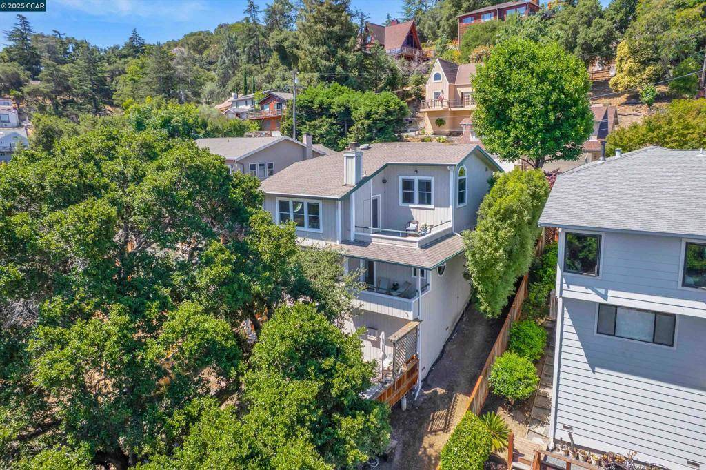 Martinez, CA 94553,1027 W Arlington Way