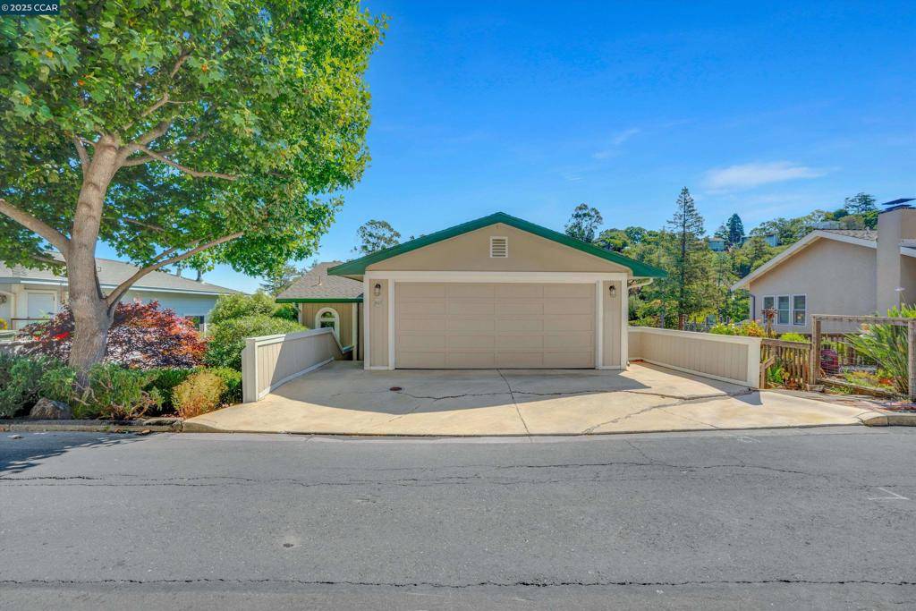 Martinez, CA 94553,1027 W Arlington Way