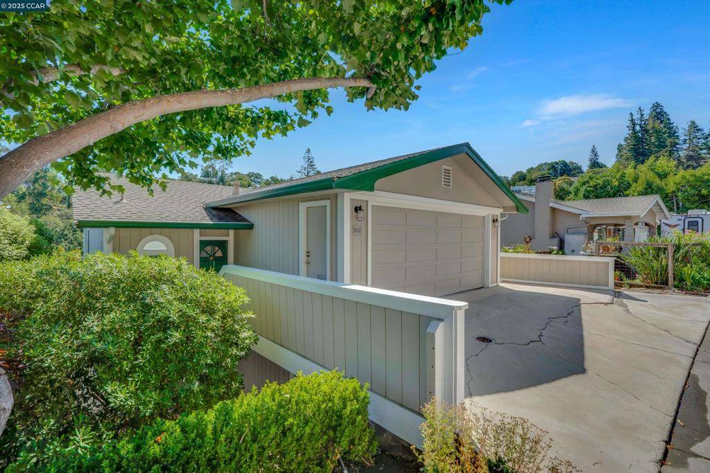 Martinez, CA 94553,1027 W Arlington Way