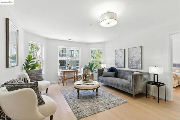 Oakland, CA 94607,555 10th Street #201