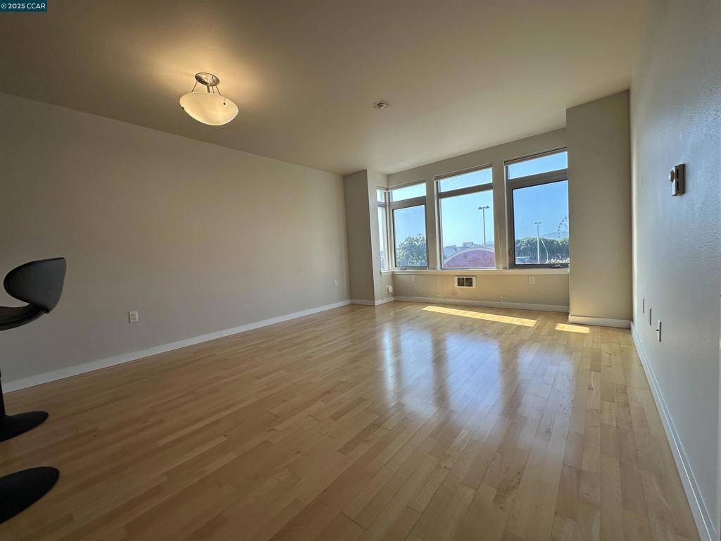 San Francisco, CA 94133,329 Bay St