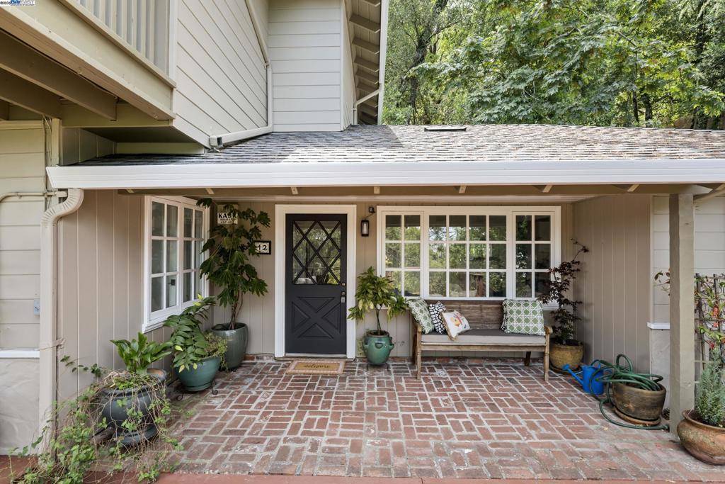 Orinda, CA 94563,12 South Trl