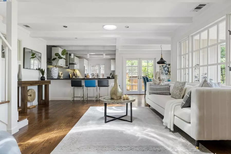 12 South Trl, Orinda, CA 94563