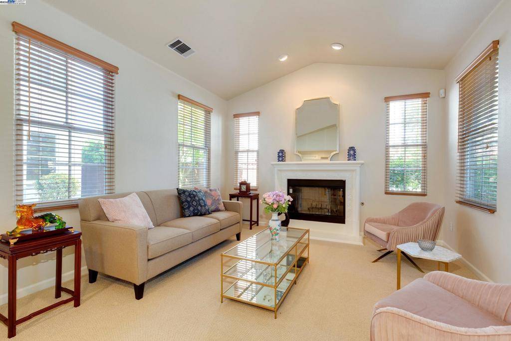 Alameda, CA 94501,310 Lina Ave
