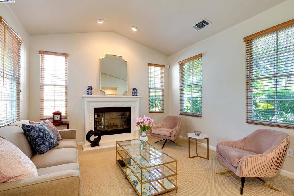 Alameda, CA 94501,310 Lina Ave