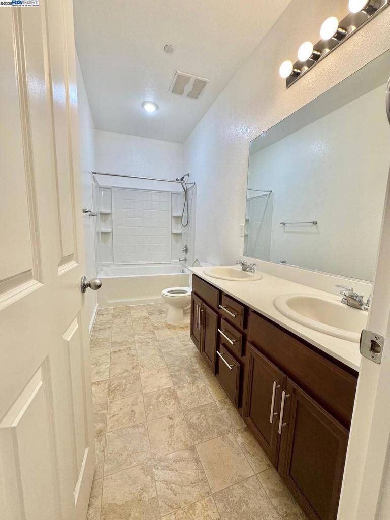 Manteca, CA 95337,597 Pendragon St
