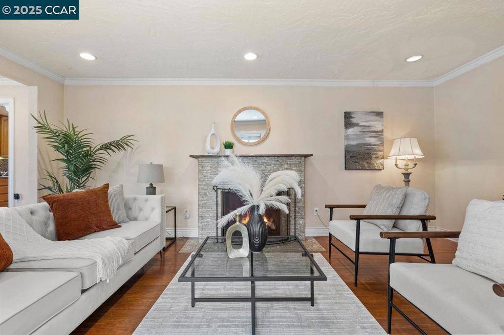 Walnut Creek, CA 94597,2401 Casa Way