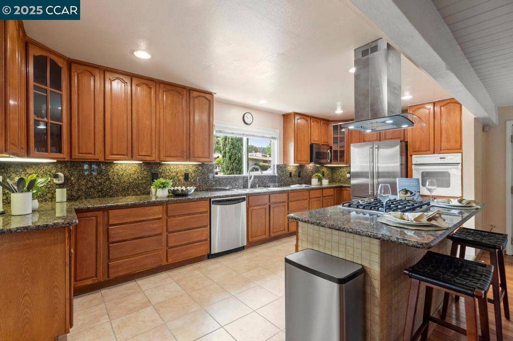 Walnut Creek, CA 94597,2401 Casa Way