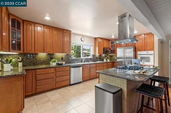 Walnut Creek, CA 94597,2401 Casa Way