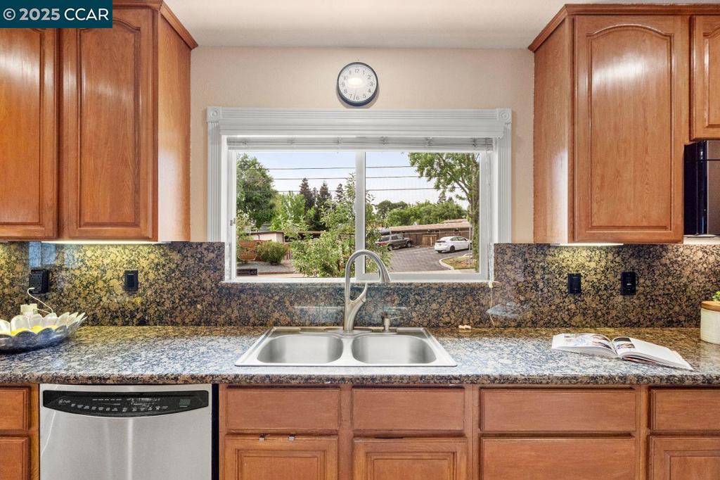 Walnut Creek, CA 94597,2401 Casa Way