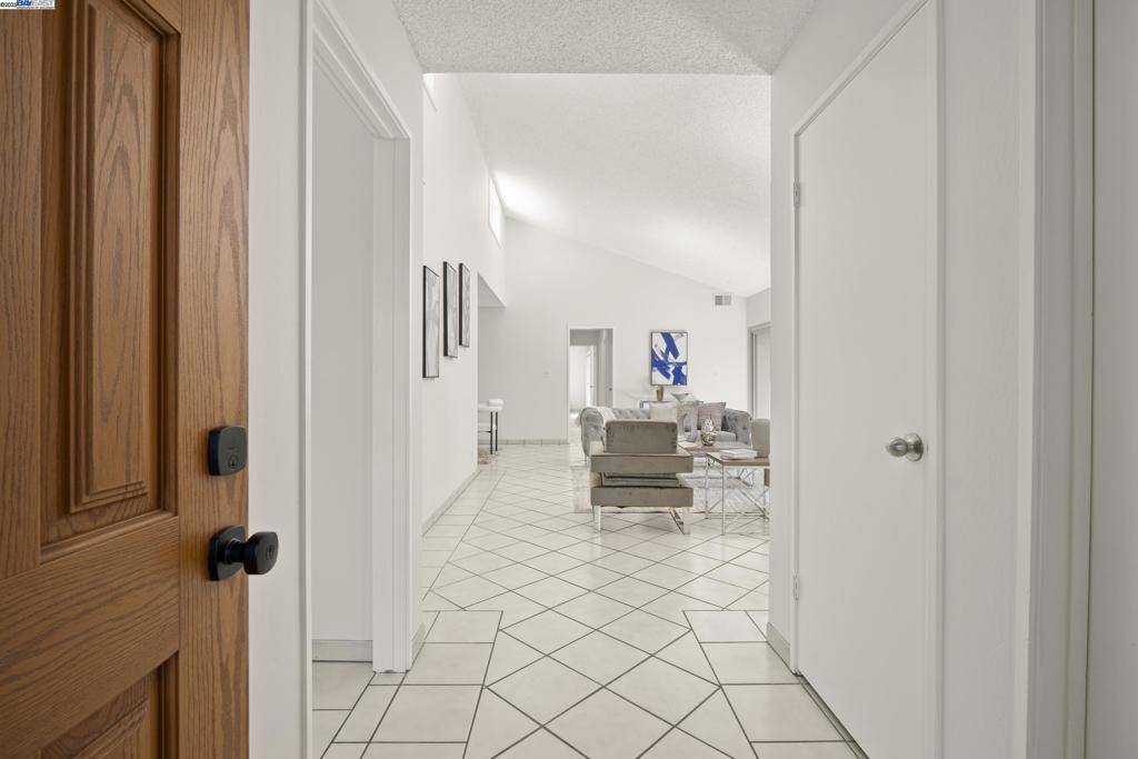 Alameda, CA 94502,3527 Magnolia Dr