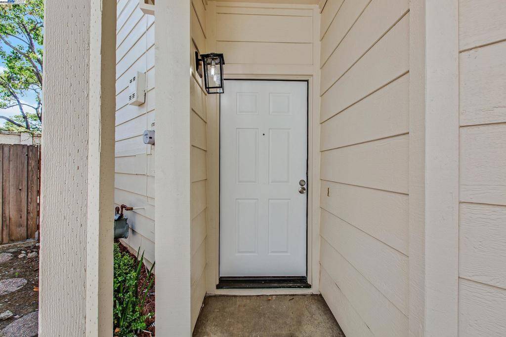 Newark, CA 94560,6477 Potrero Dr