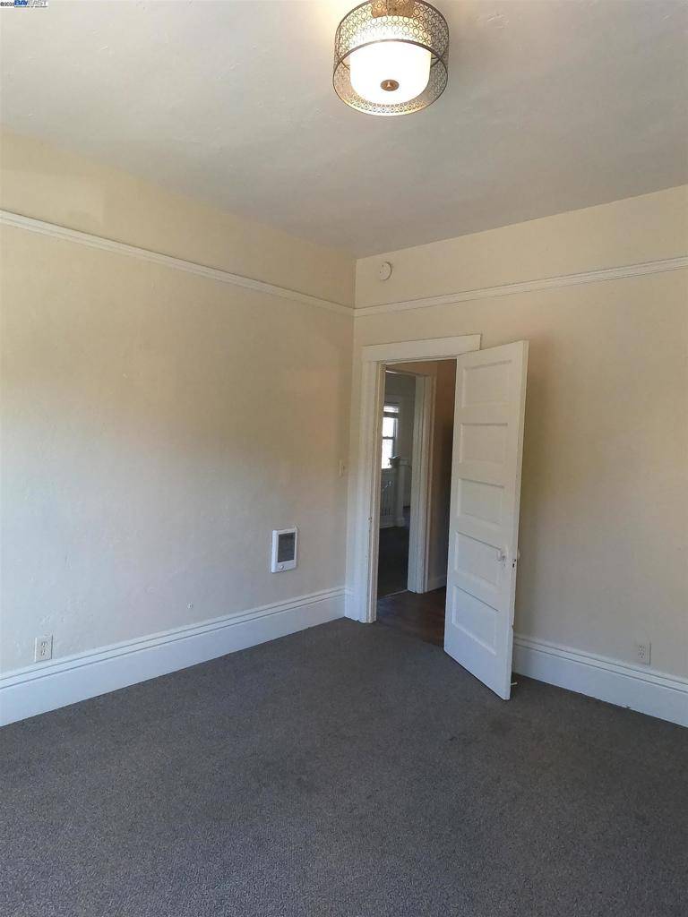 Oakland, CA 94609,3822 Telegraph Ave