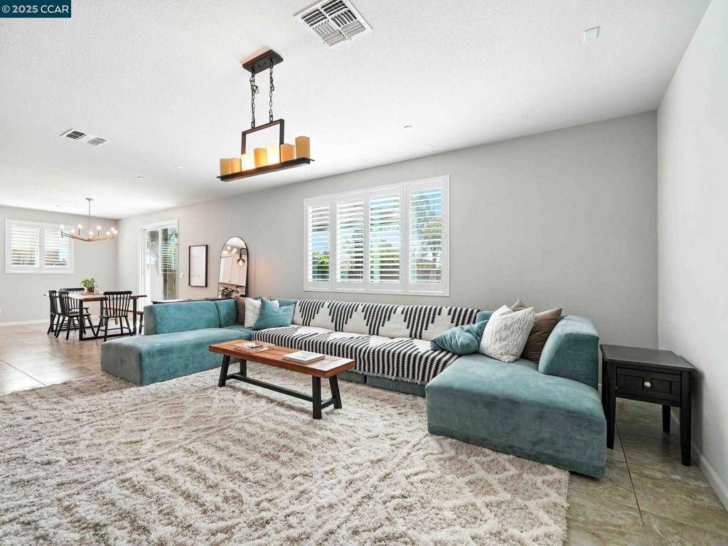 Fairfield, CA 94533,2433 Sanders Ln