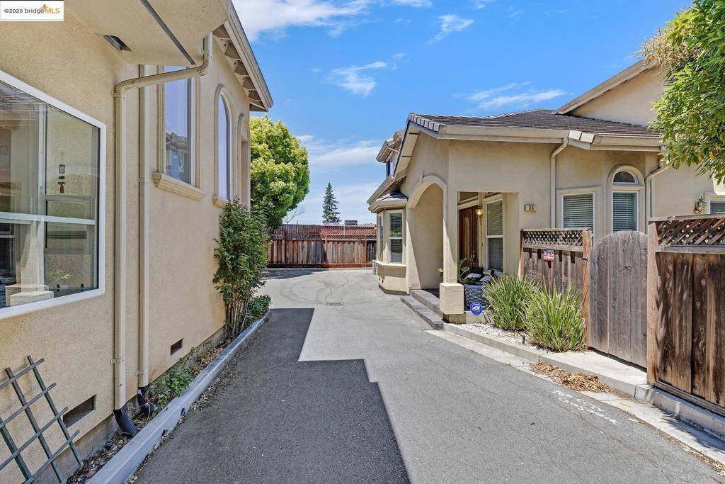 Menlo Park, CA 94025,35 Amherst Ct