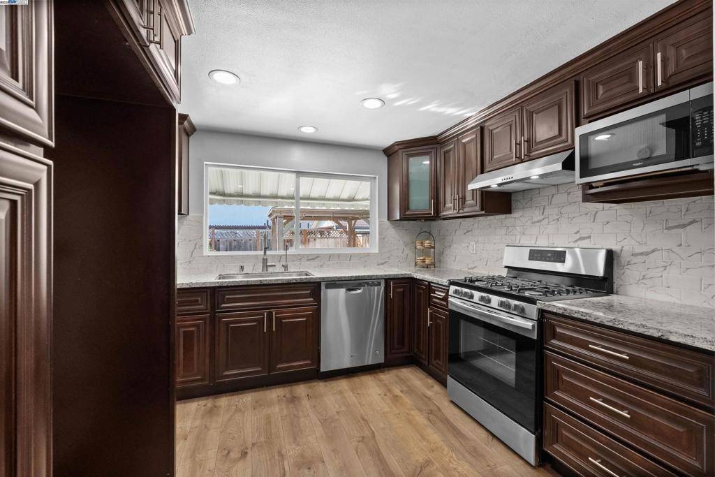 Newark, CA 94560,5095 Nottingham Ct