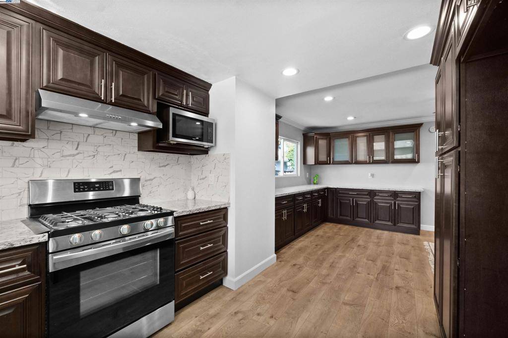 Newark, CA 94560,5095 Nottingham Ct