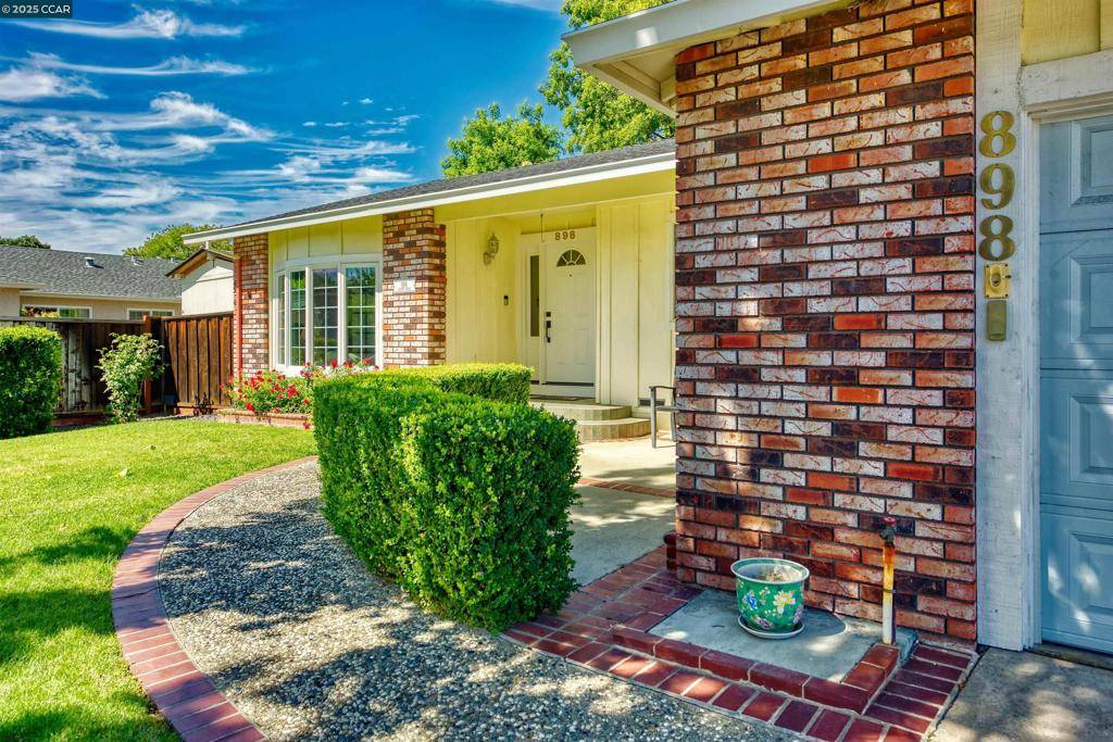 Concord, CA 94518,898 Luxury Dr
