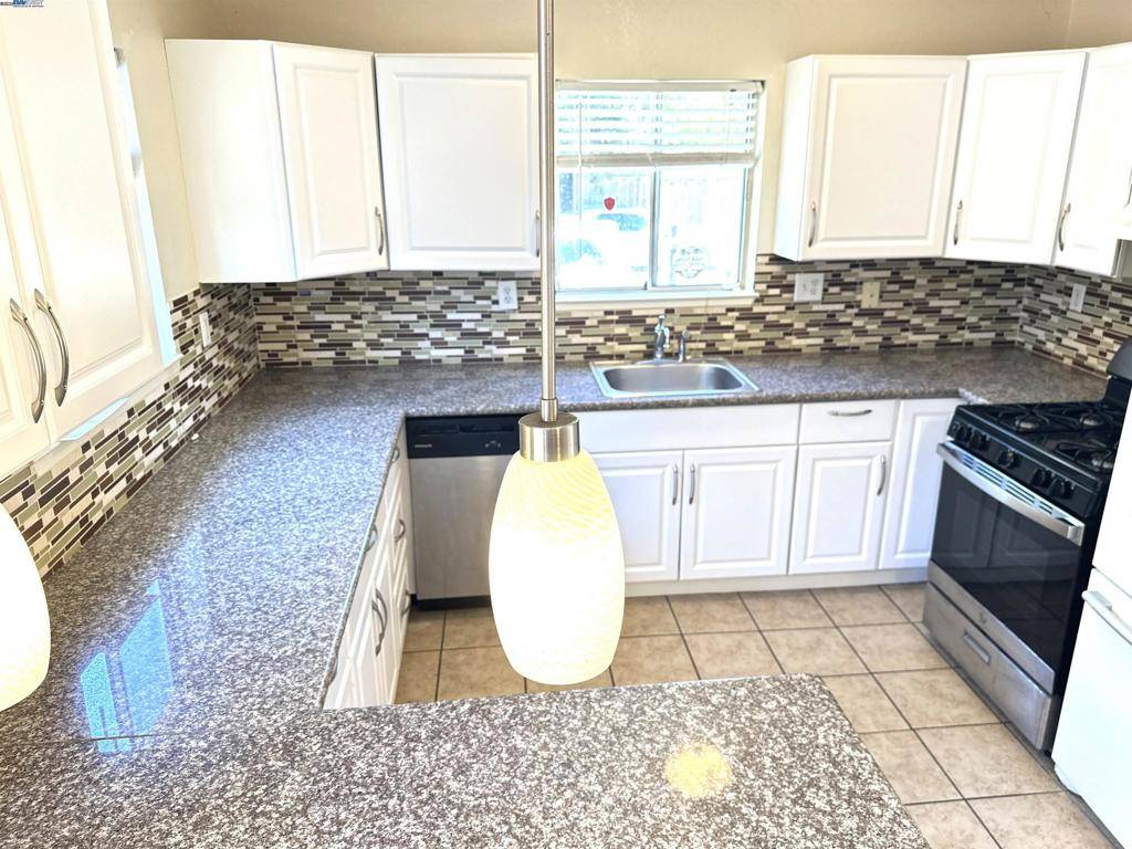 Oakland, CA 94603,10580 Creekside