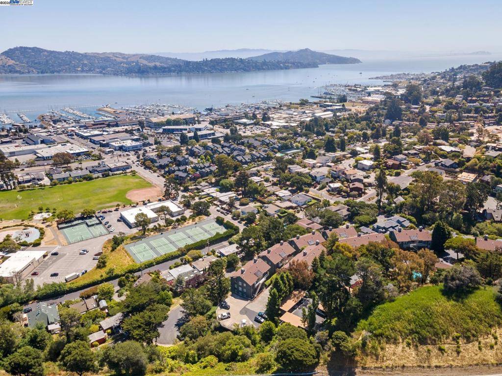 Sausalito, CA 94965,132 Lower Anchorage Rd