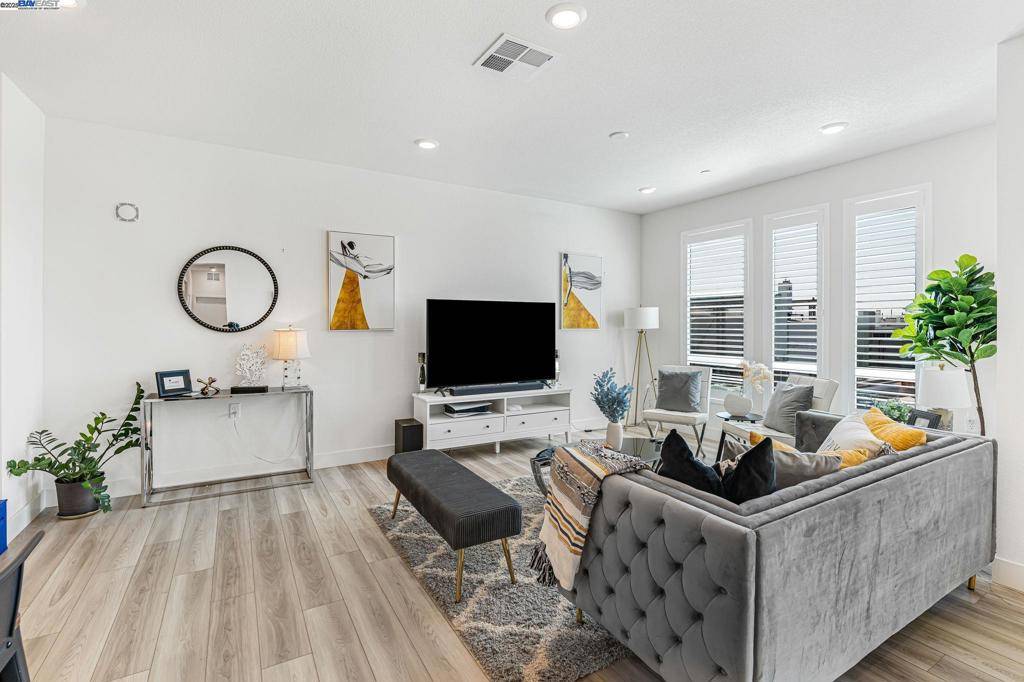 Fremont, CA 94538,3873 Quantum Dr #400