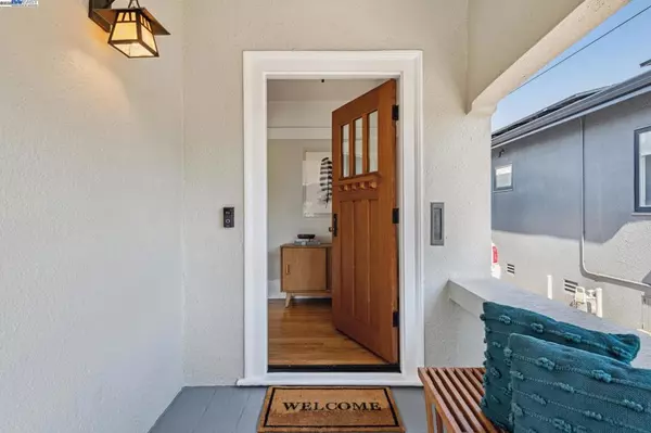 Berkeley, CA 94702,2138 Byron