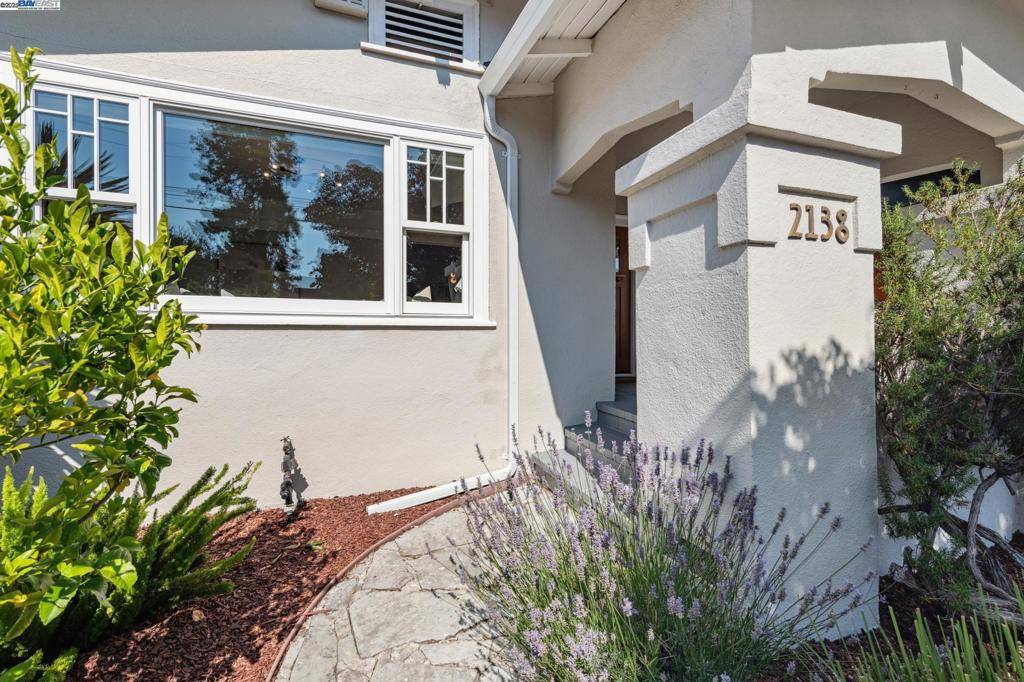 Berkeley, CA 94702,2138 Byron