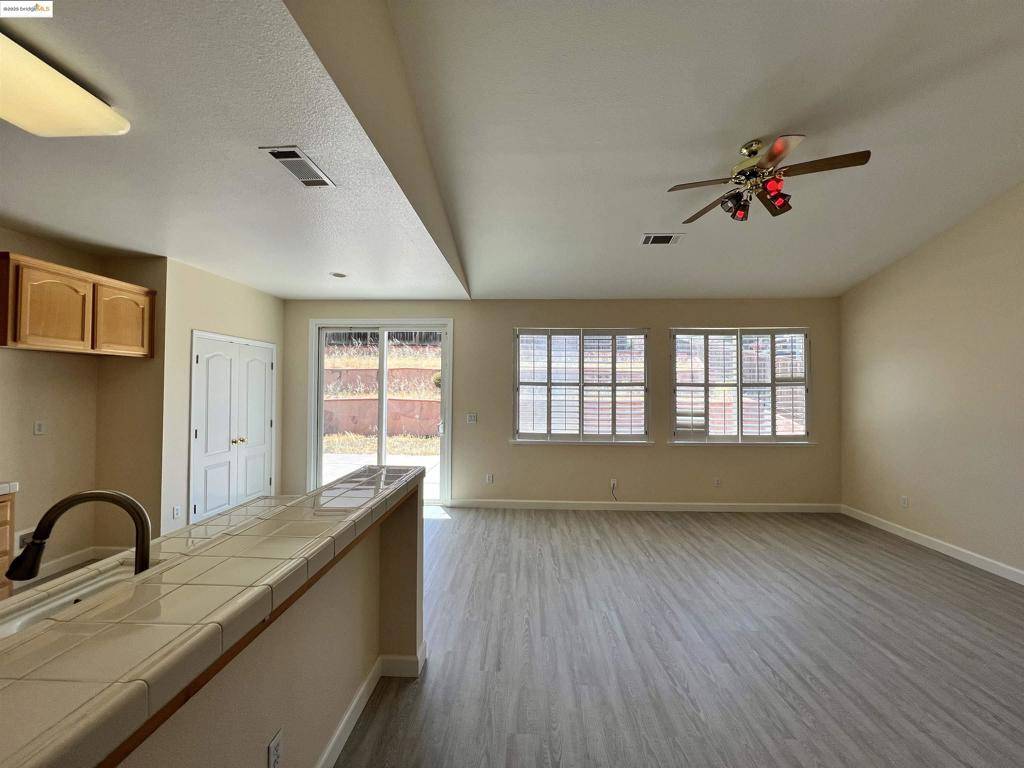 Pittsburg, CA 94565,1371 Brooktrail Dr