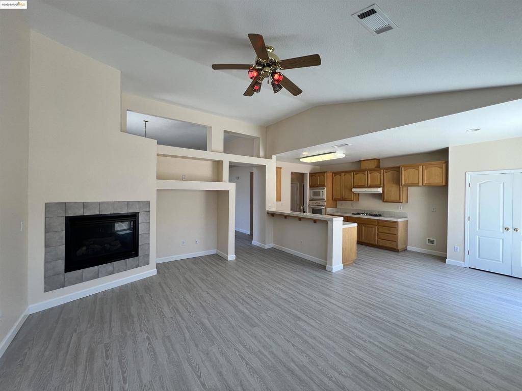 Pittsburg, CA 94565,1371 Brooktrail Dr