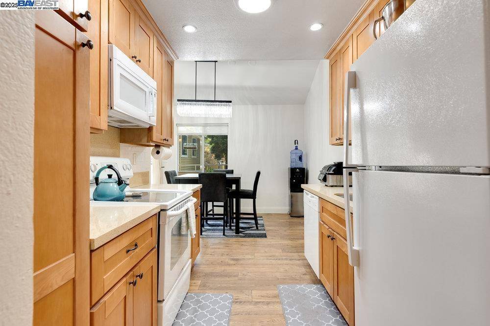 Martinez, CA 94553,683 Center Ave