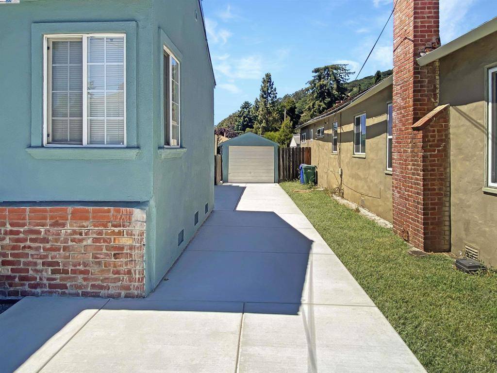 Oakland, CA 94605,4033 Edwards Ave