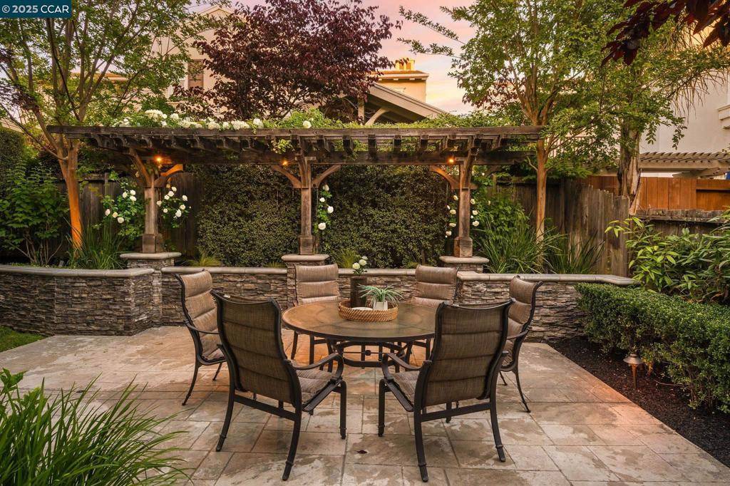 Danville, CA 94506,2207 Creekview Place