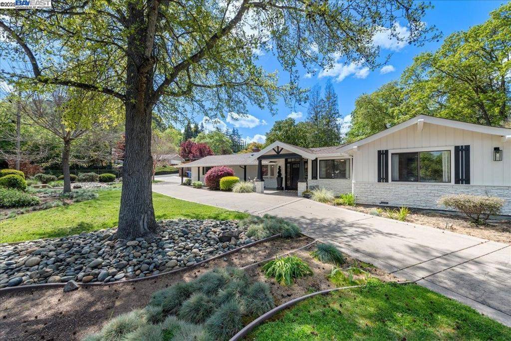Alamo, CA 94507,325 Crest Ave