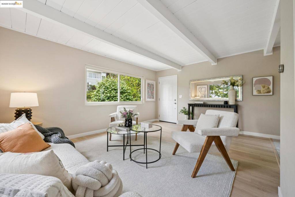 Oakland, CA 94602,4258 Maple Ave