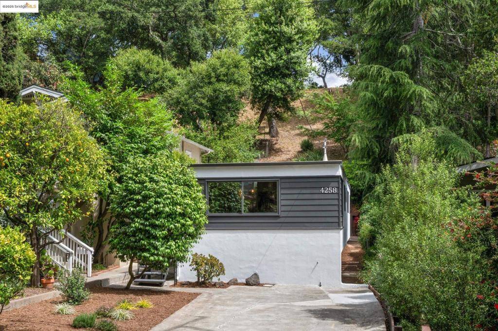 Oakland, CA 94602,4258 Maple Ave
