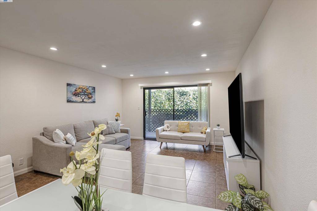 Castro Valley, CA 94546,2500 Miramar Ave #205