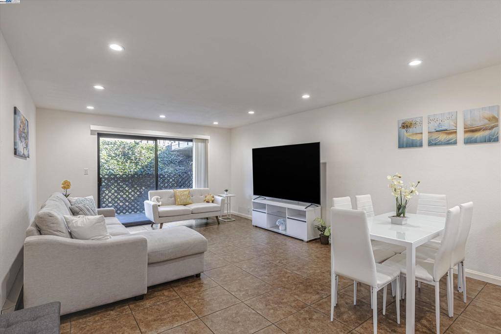 Castro Valley, CA 94546,2500 Miramar Ave #205