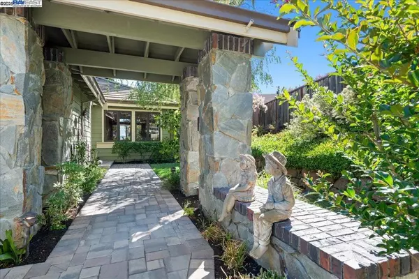 Danville, CA 94506,560 Buttonwood Dr