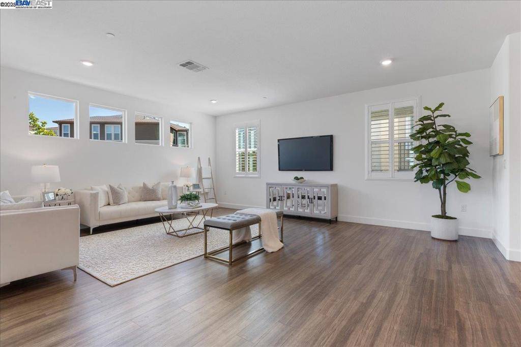 Dublin, CA 94568,4176 Healdsburg Way