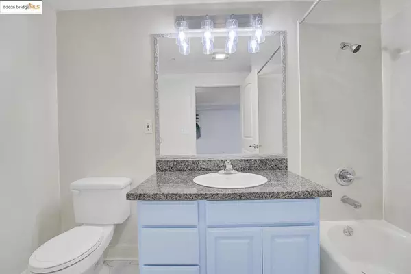 Oakland, CA 94606,1515 14th AVE #APT 302