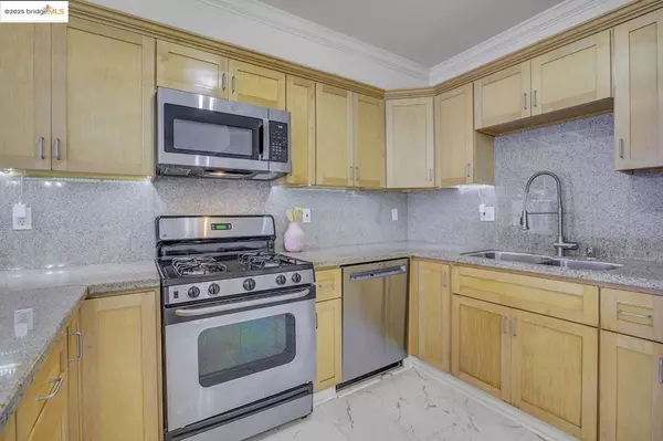 Oakland, CA 94606,1515 14th AVE #APT 302