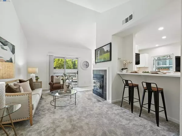 Pleasanton, CA 94588,7635 Canyon Meadow Cir #F