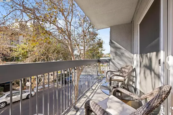 Oakland, CA 94611,150 Pearl St #106