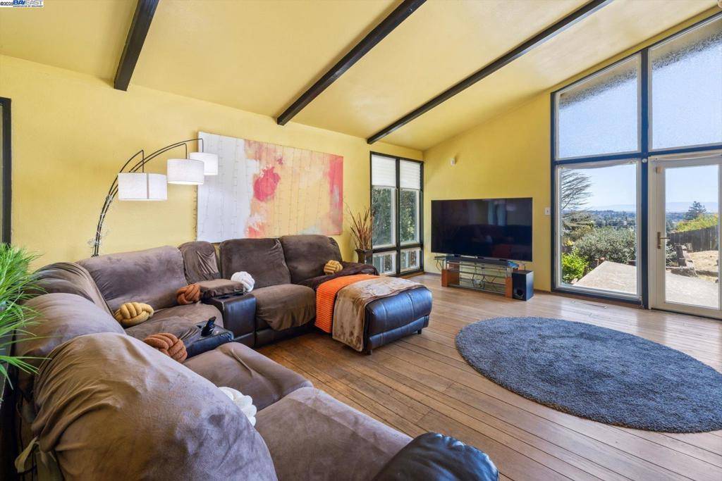 Castro Valley, CA 94546,18485 Almond Rd
