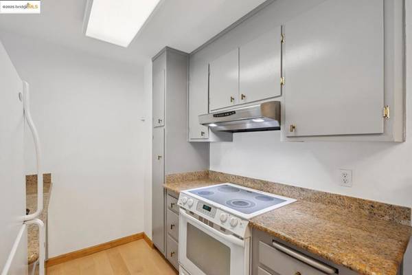 Oakland, CA 94610,360 Vernon ST #APT 205