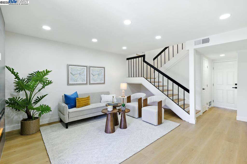 Foster City, CA 94404,739 Aries Ln