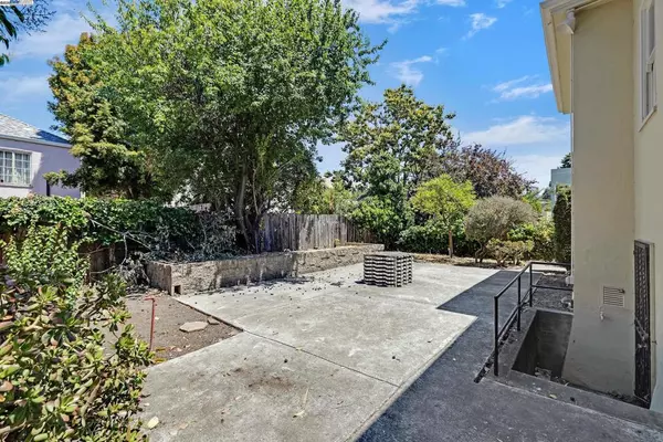 Oakland, CA 94609,540 57th St.