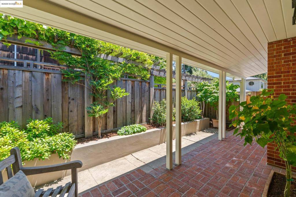 Berkeley, CA 94708,917 Regal Rd